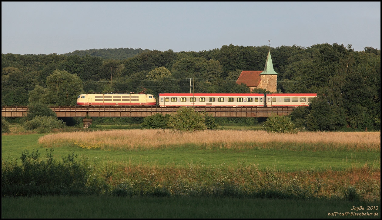 Auf der Lippebrücke in Haltern. Hier wurden ein paar horizontale Drähte entfernt...