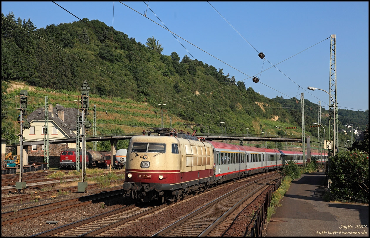 Sonntag abend wieder rechtsrheinisch in Linz mit altrotem Beiwerk