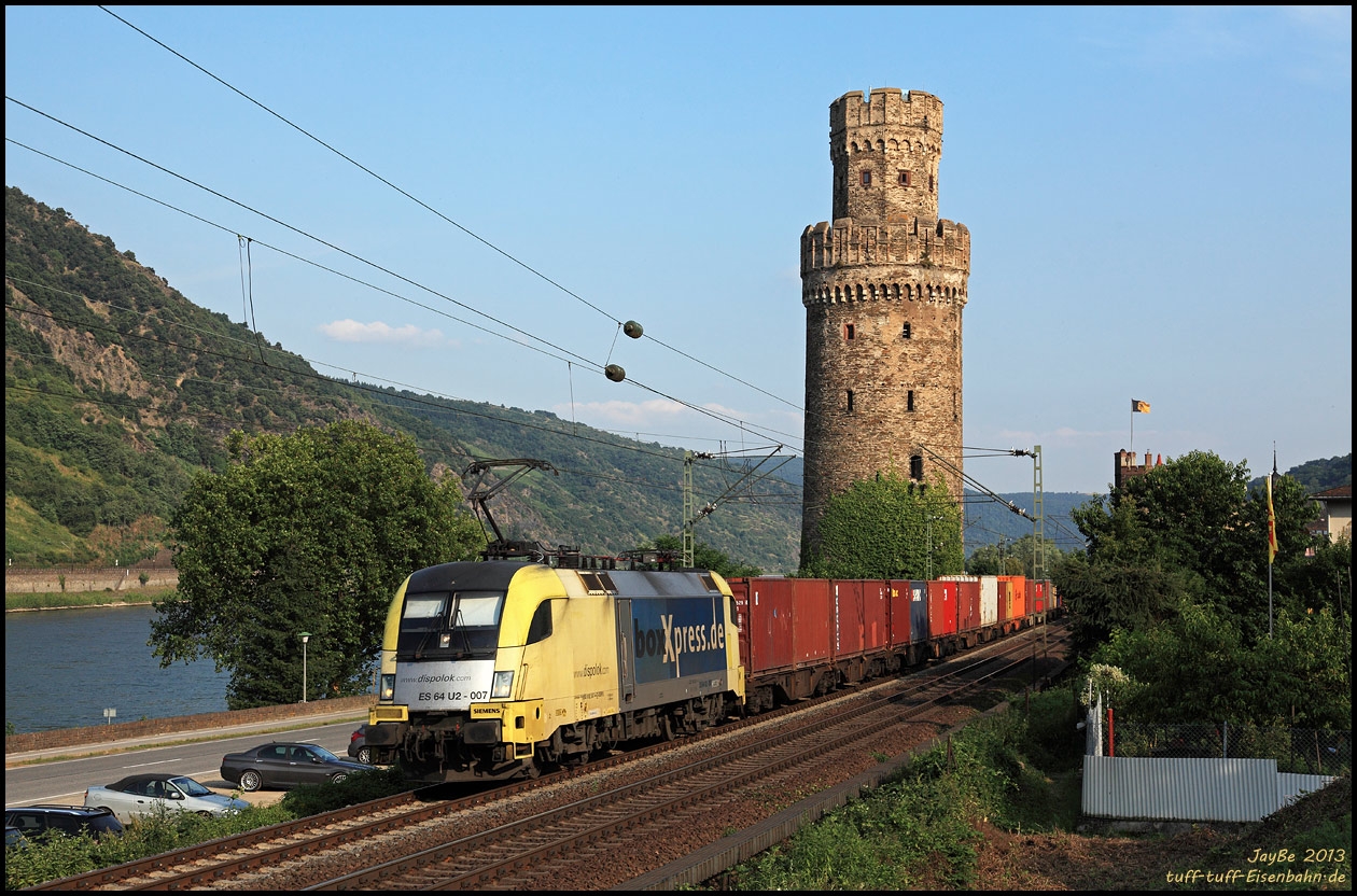 Am Ochsenturm zu Oberwesel treten sich momentan die Fuzzys die Füße platt. Die 103 habe ich von oben aufgenommen, der Taurus gönnte ich mir von unten