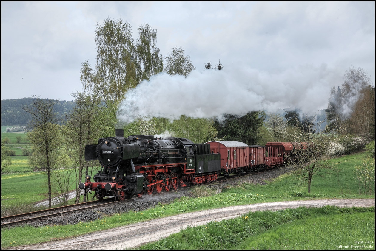 Fotozug mit 50 2988 an der Kupfermühle bei Ostheim