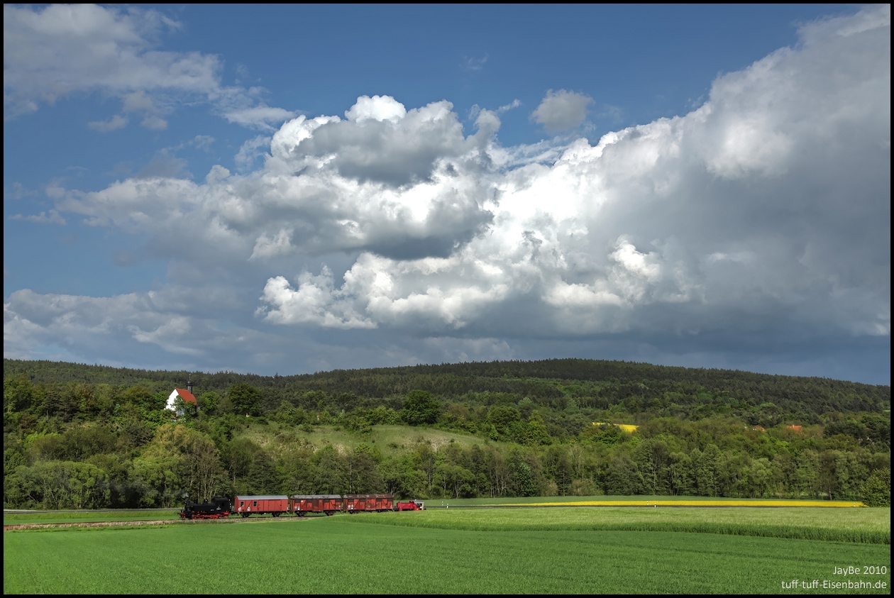 Abends werden die letzte Güterwagen aus Nordheim abgeholt