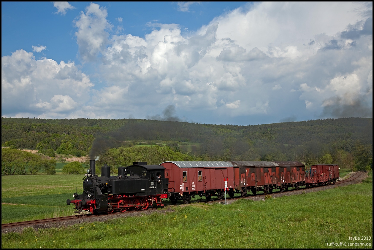 http://www.tuff-tuff-eisenbahn.de/rhoen/slides/98886_220510gt2.jpg